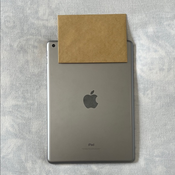 Apple iPad - Picture 2 of 7